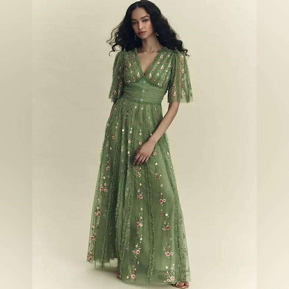 Mac Duggal Short-Sleeve Floral Ruffled V-Neck Gown/ Size 16